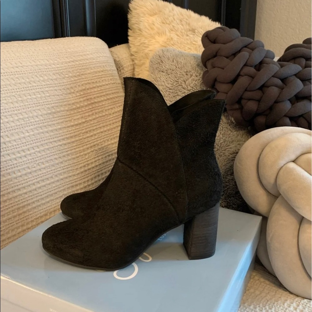 Seychelles Genuine Suede Ankle Booties 7.5 Brand New